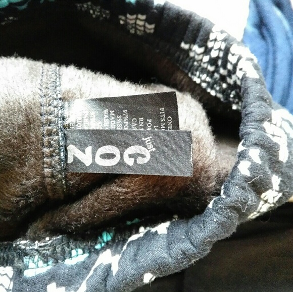 Snowflake Leggings - Picture 2 of 3